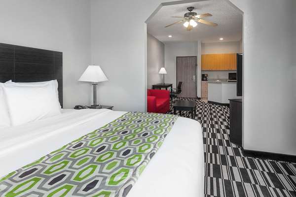  - Days Inn & Suites Sulphur Springs