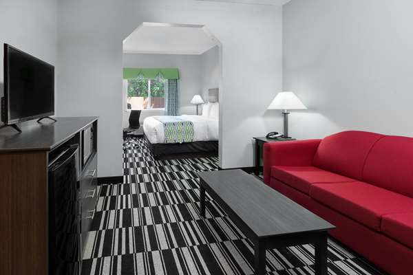  - Days Inn & Suites Sulphur Springs