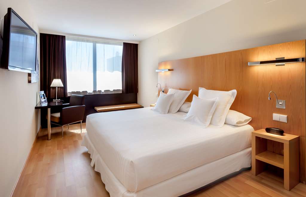 OCCIDENTAL C DIZ-guestroom-Guest Room,On-Site.jpg