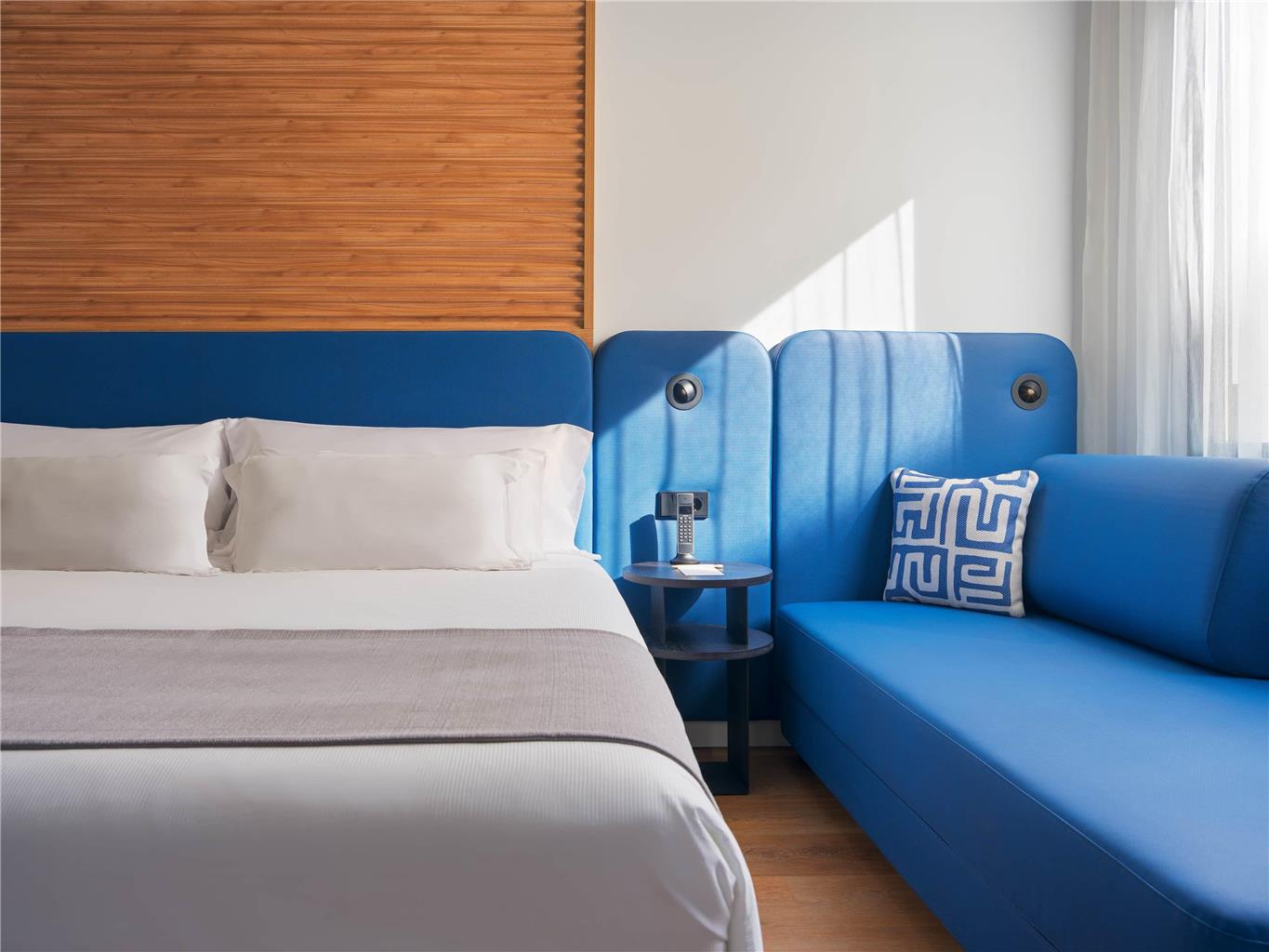 BARCELO SANTA CRUZ CONTE...-guestroom-Guest Room,On-Site.jpg