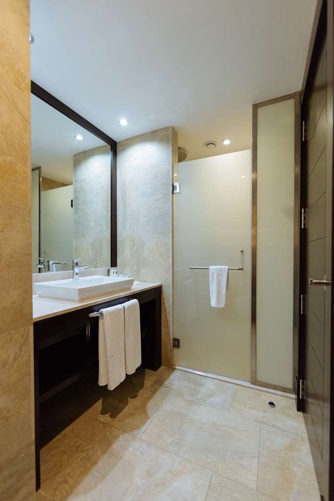 BARCELO MAYA CARIBE-guestroom-Guest Room,Bathroom,On-Site.jpg