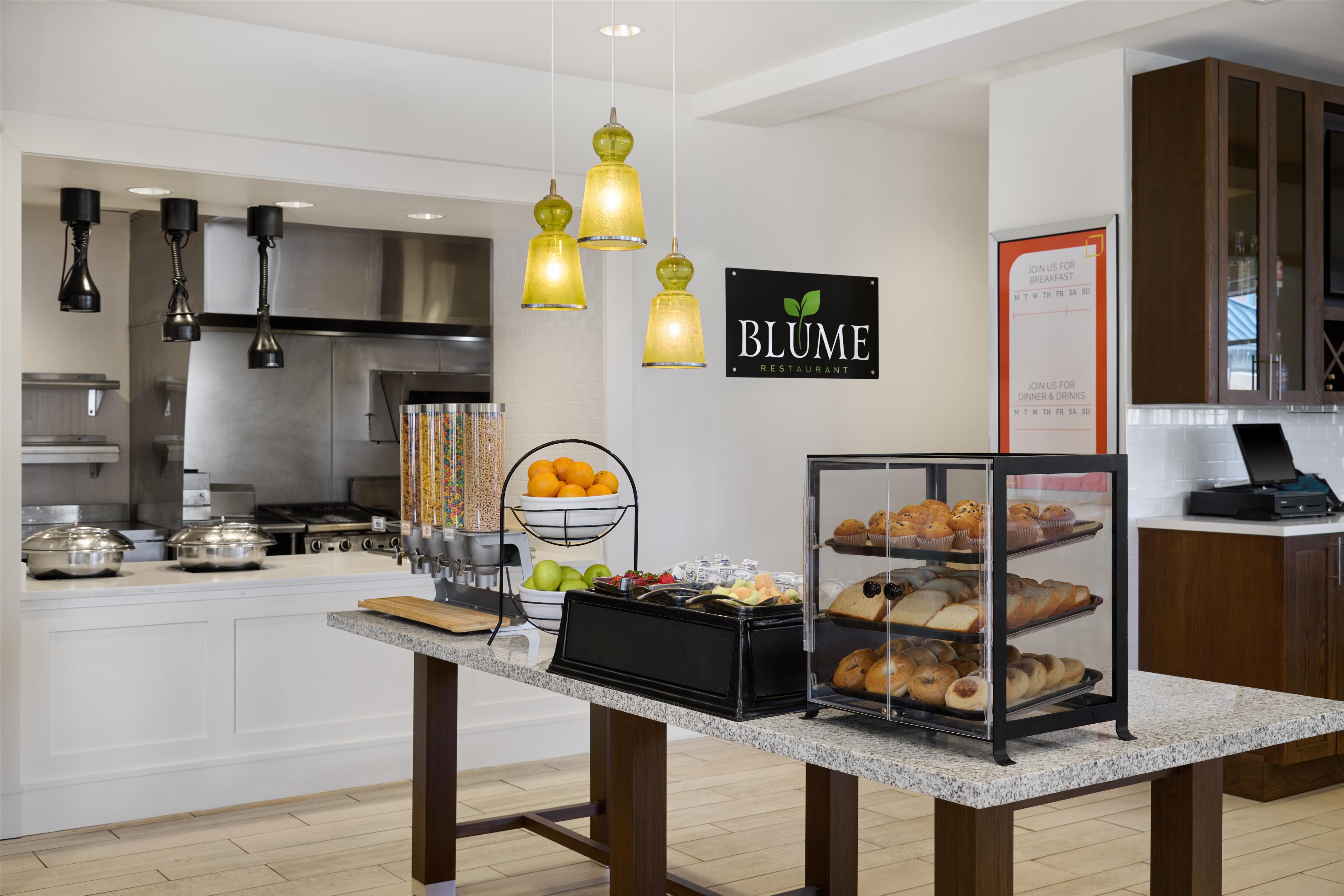 Breakfast Area | Hilton Garden Inn Detroit Troy
