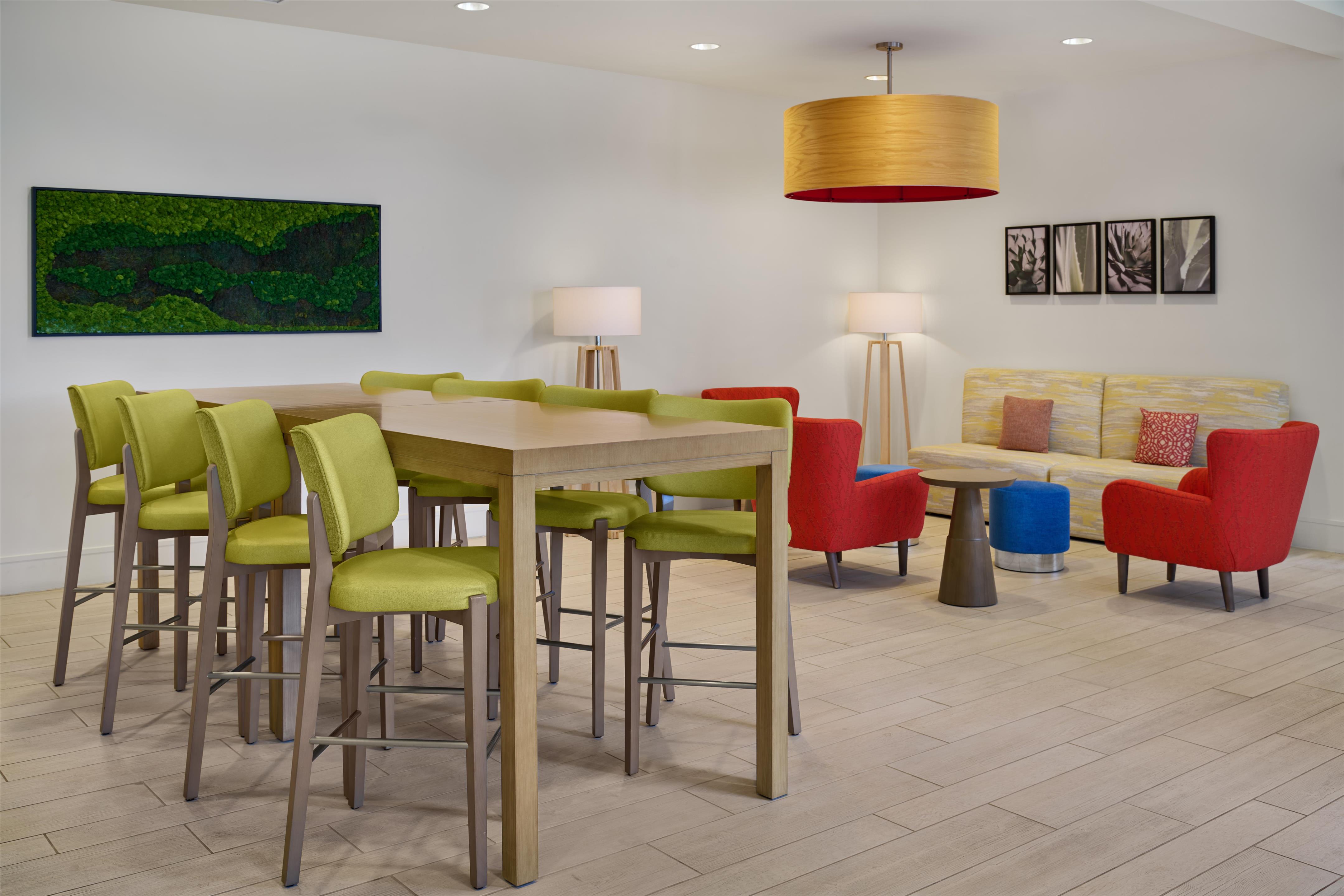 Breakfast Area | Hilton Garden Inn Detroit Troy