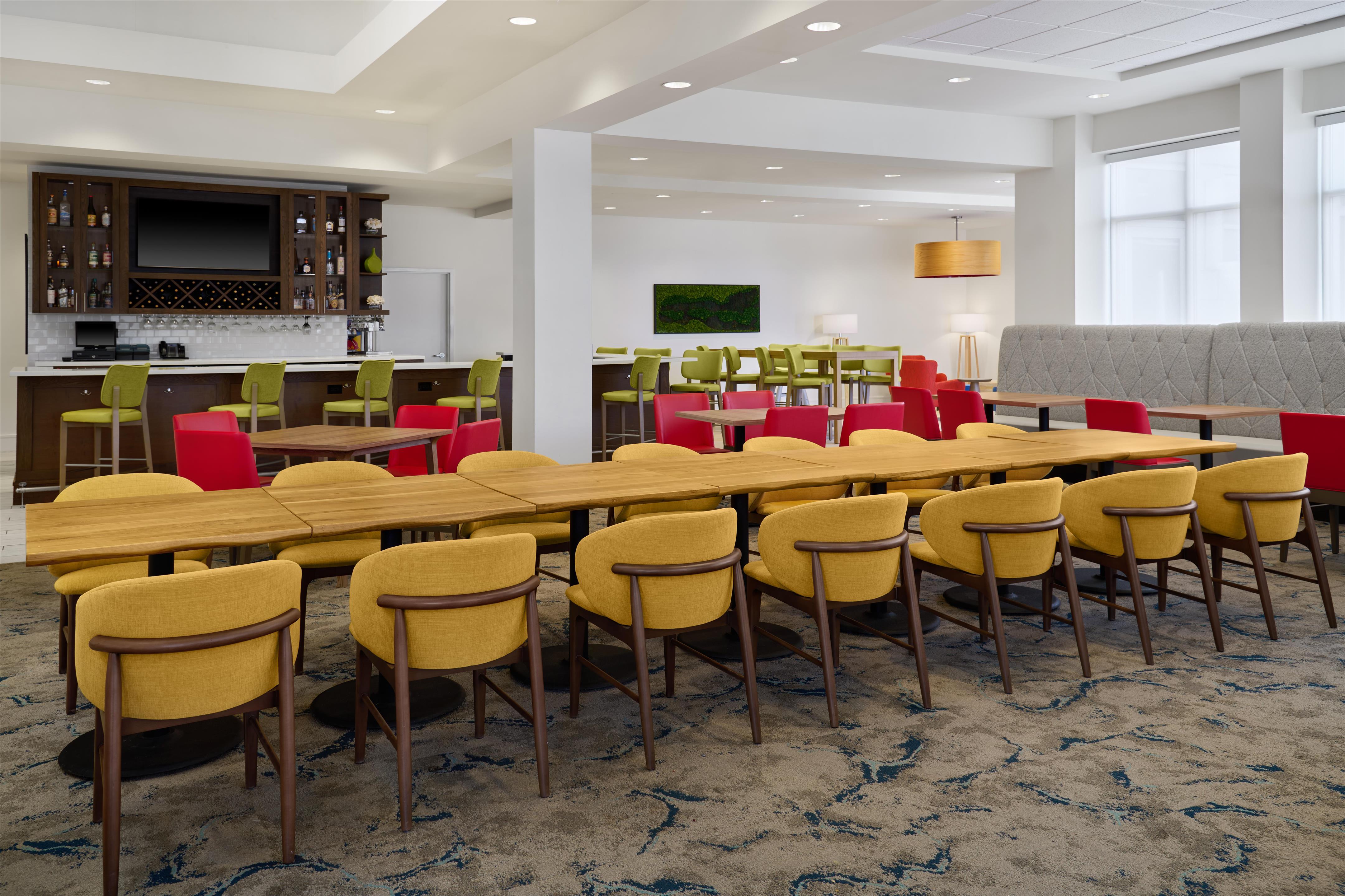 Breakfast Area | Hilton Garden Inn Detroit Troy