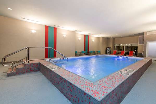 Pool - Home2 Suites by Hilton Downtown Indianapolis
