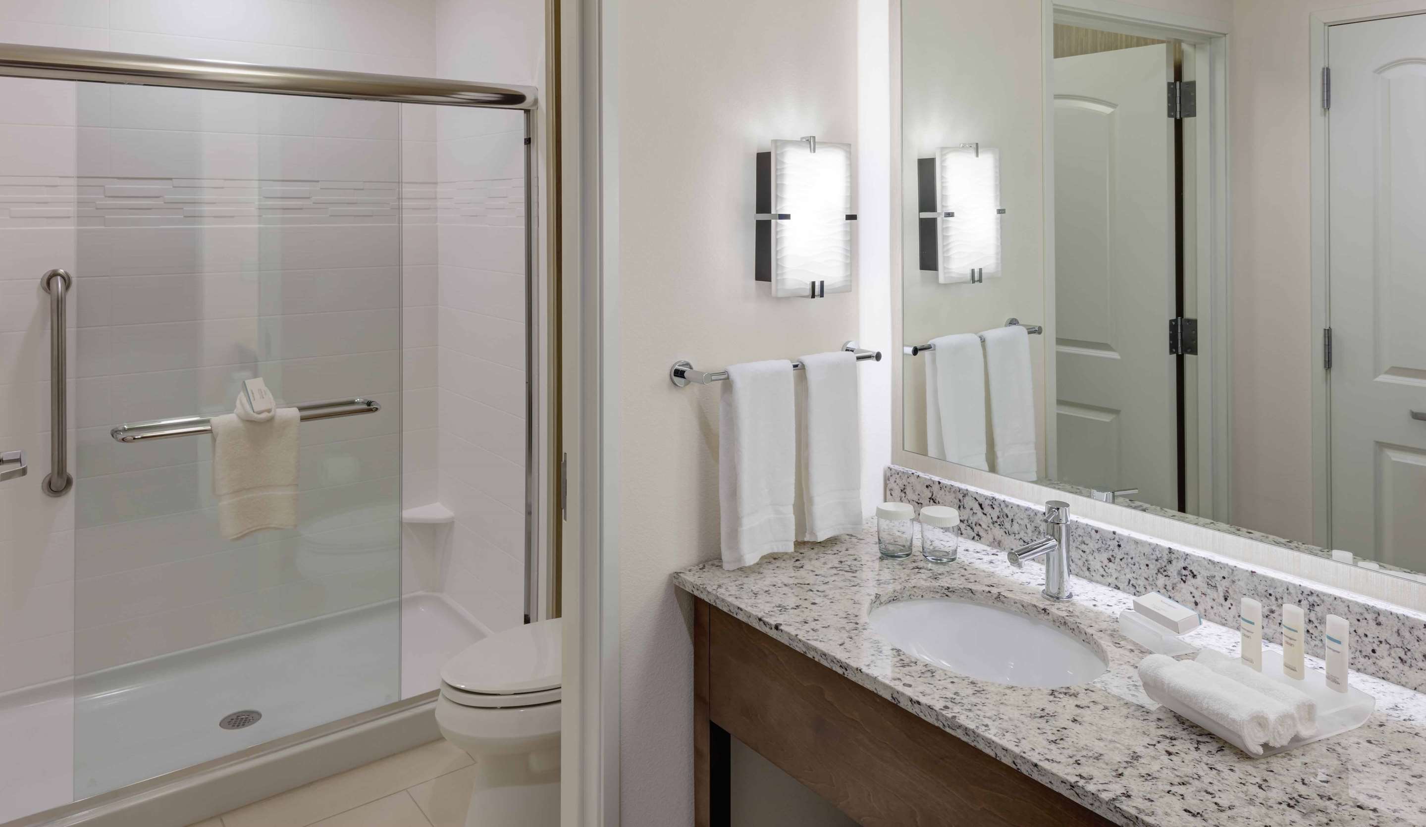 Guest room bath