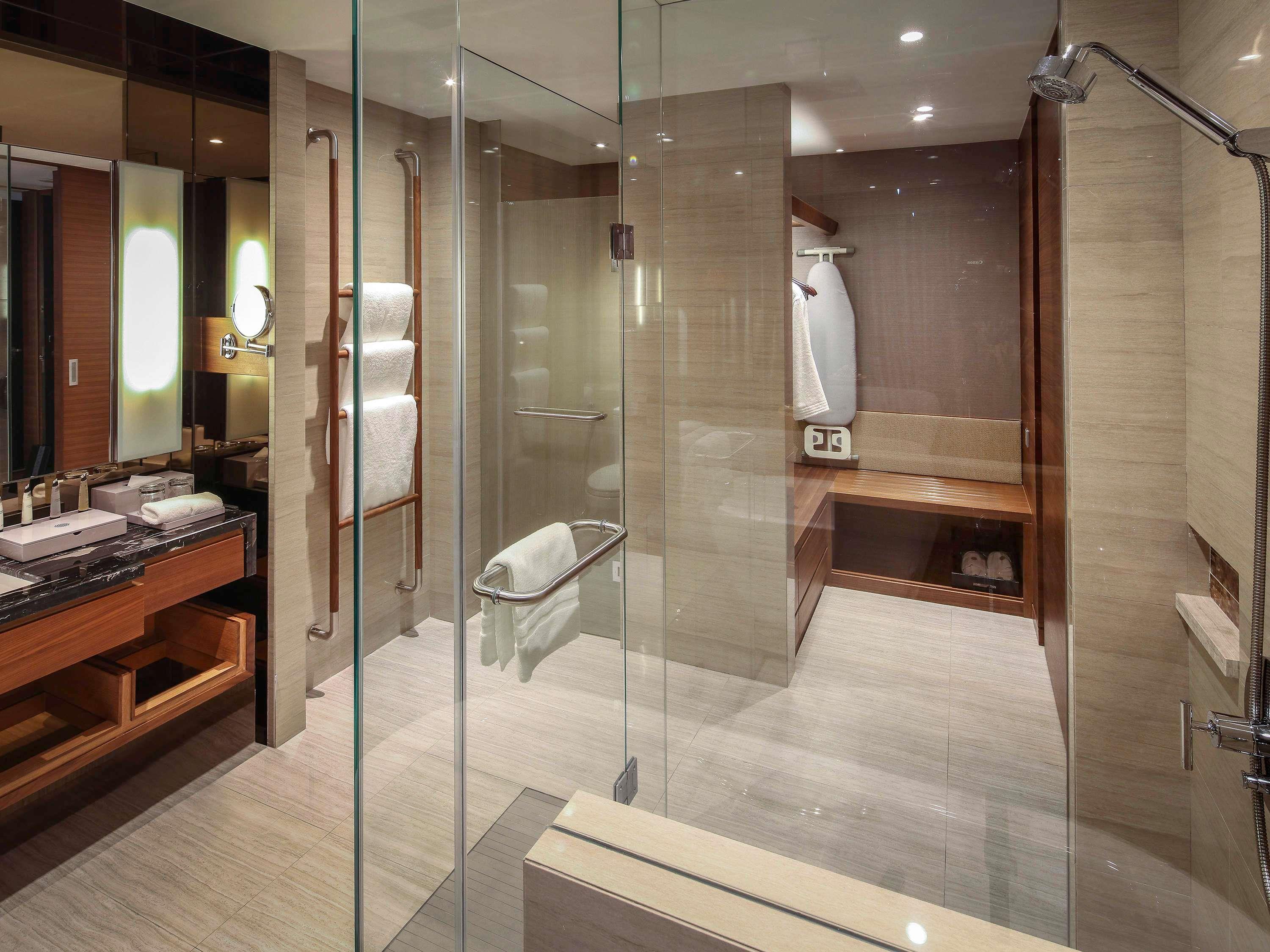 PULLMAN VUNG TAU Room Type - SUPERIOR ROOM, 2 SINGLE SIZE BEDS, CITY VIEW