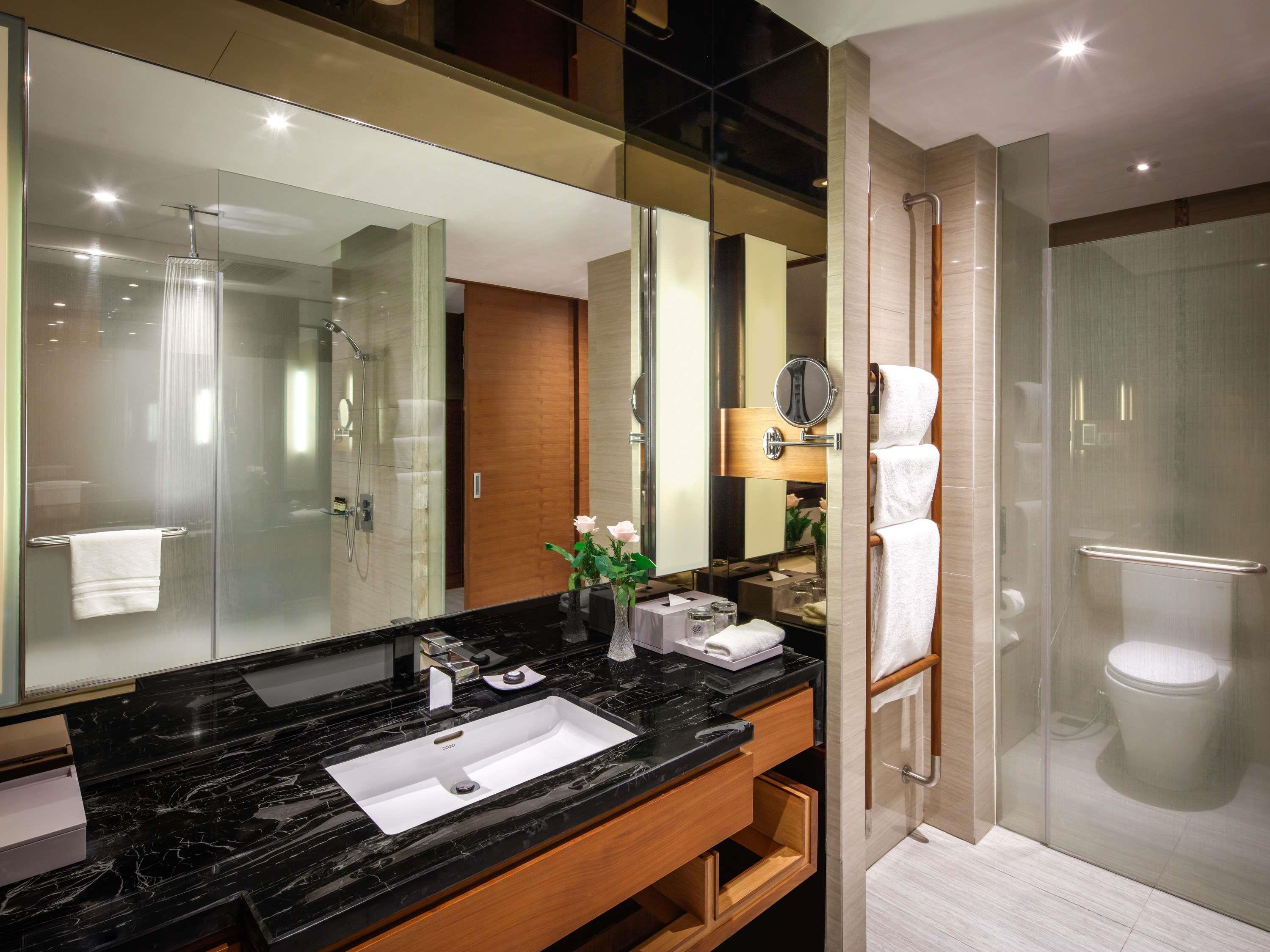PULLMAN VUNG TAU Room Type - SUPERIOR ROOM, 1 KING SIZE BED, CITY VIEW