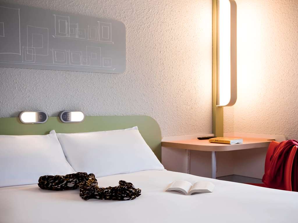 ibis budget Pontault Combault RN4 Marne la Vallée - Tap to explore photos