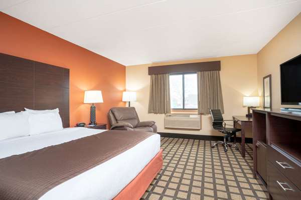 Suite - Baymont Inn & Suites Lakeville
