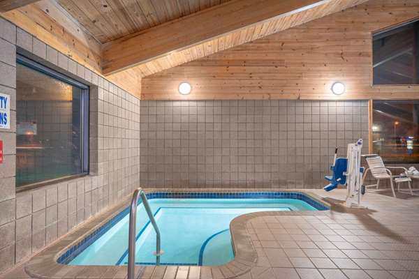 Pool - Baymont Inn & Suites Lakeville