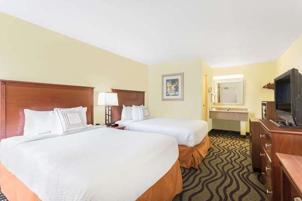  - Baymont Inn & Suites Midtown Savannah
