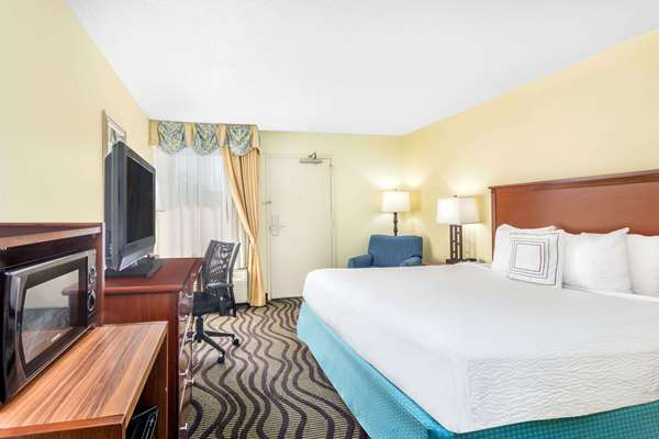  - Baymont Inn & Suites Midtown Savannah