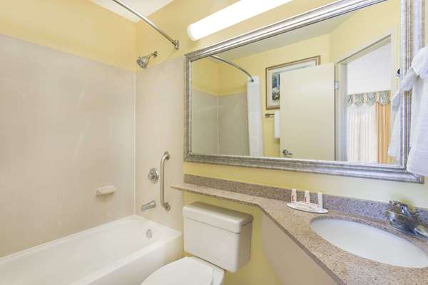  - Baymont Inn & Suites Midtown Savannah