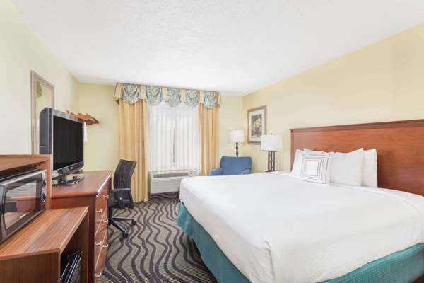  - Baymont Inn & Suites Midtown Savannah