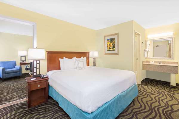 Suite - Baymont Inn & Suites Midtown Savannah