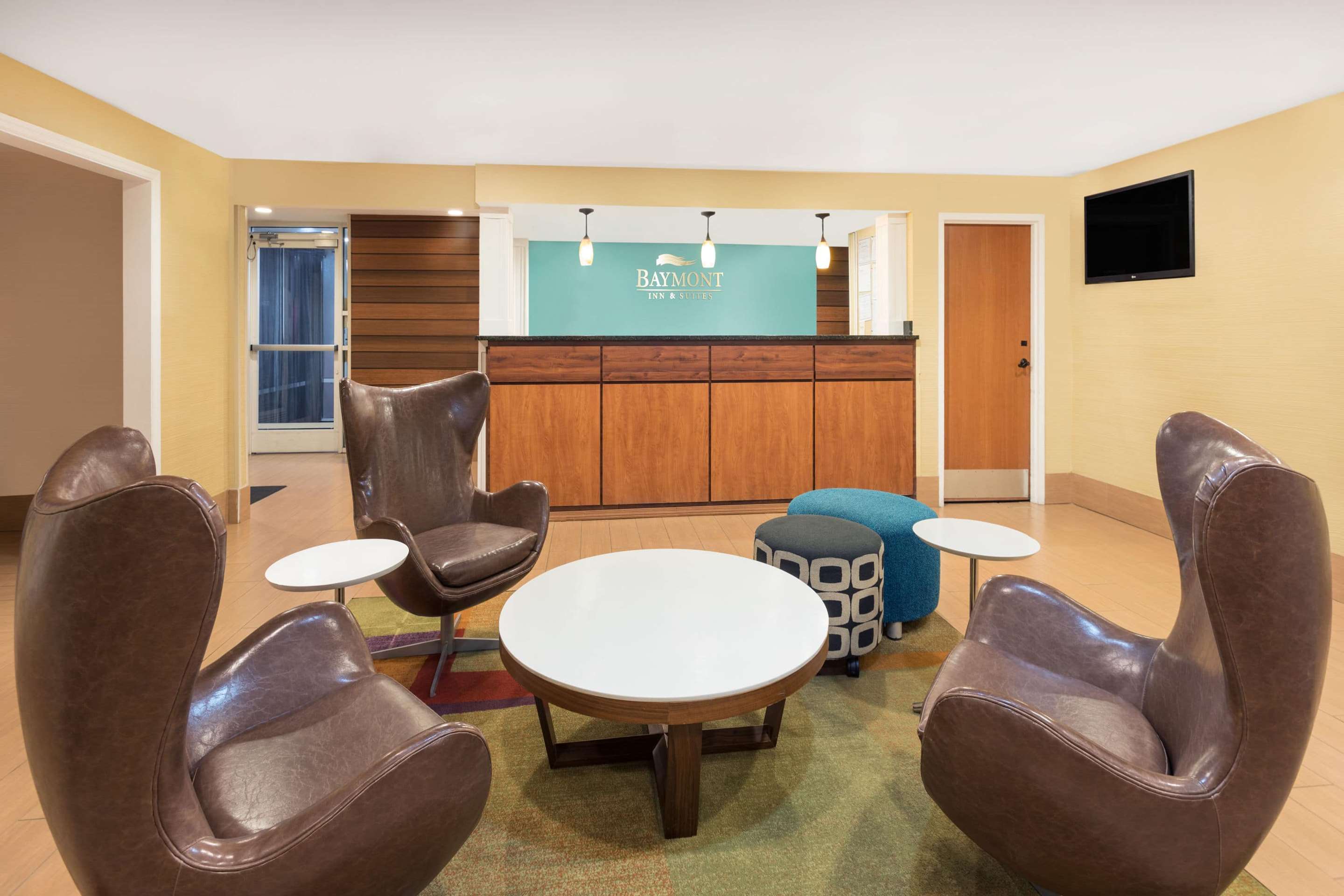 Lobby | Baymont by Wyndham Savannah Midtown