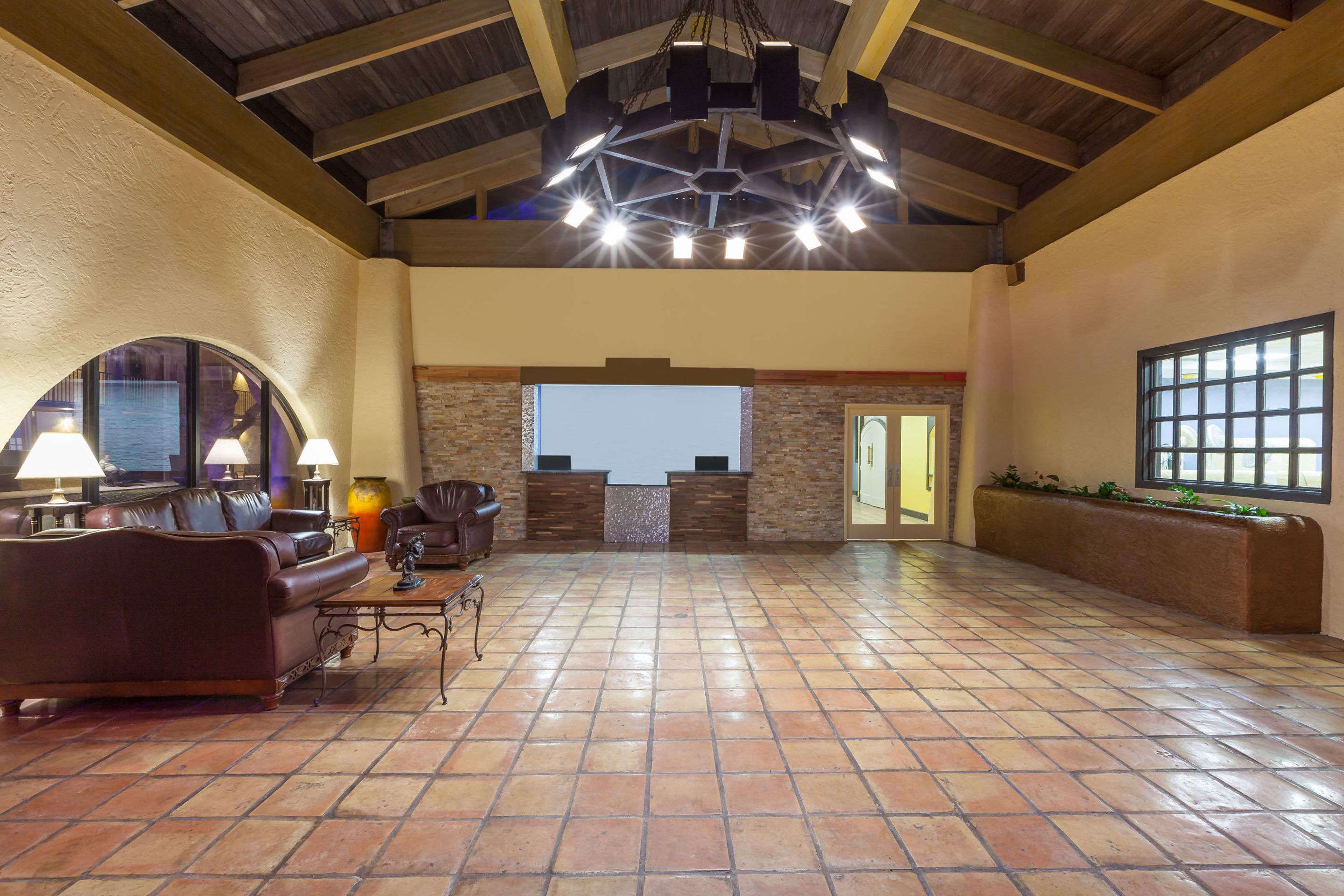 Lobby | Days Inn by Wyndham Uvalde