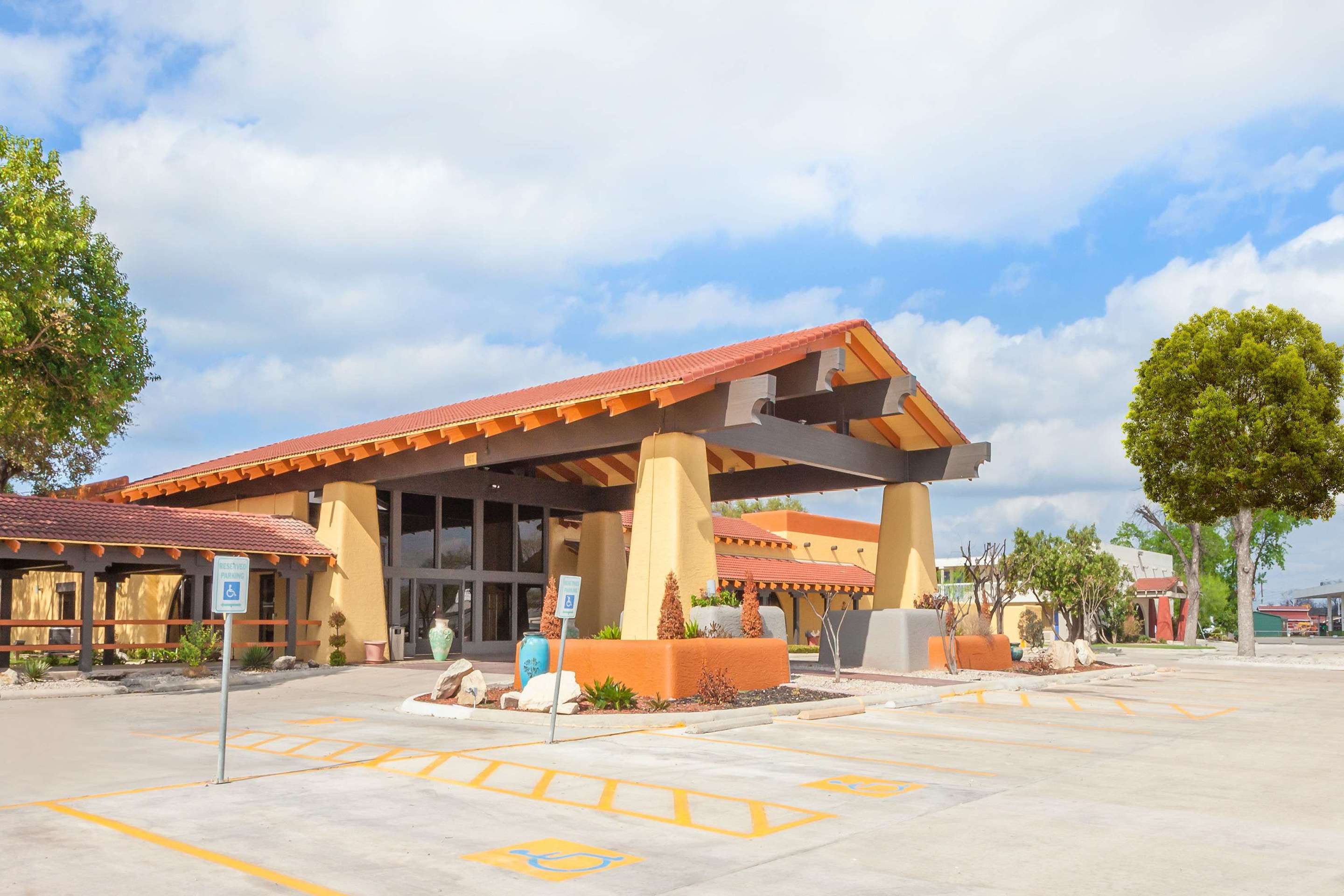 Exterior | Days Inn by Wyndham Uvalde