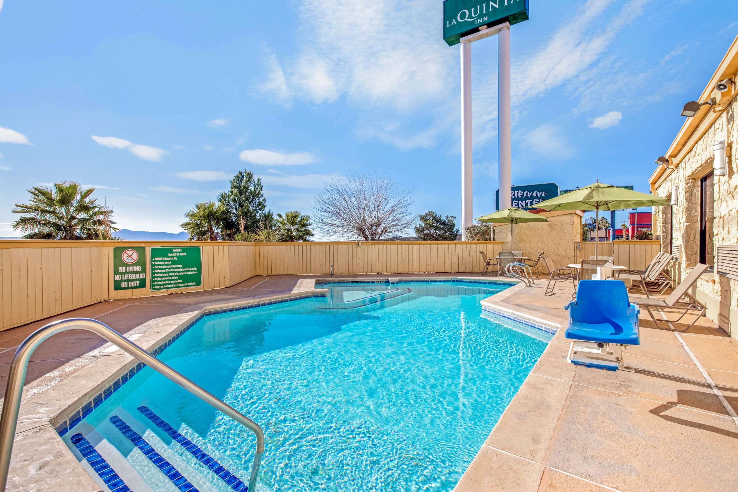 Pool | La Quinta Inn by Wyndham El Paso Cielo Vista
