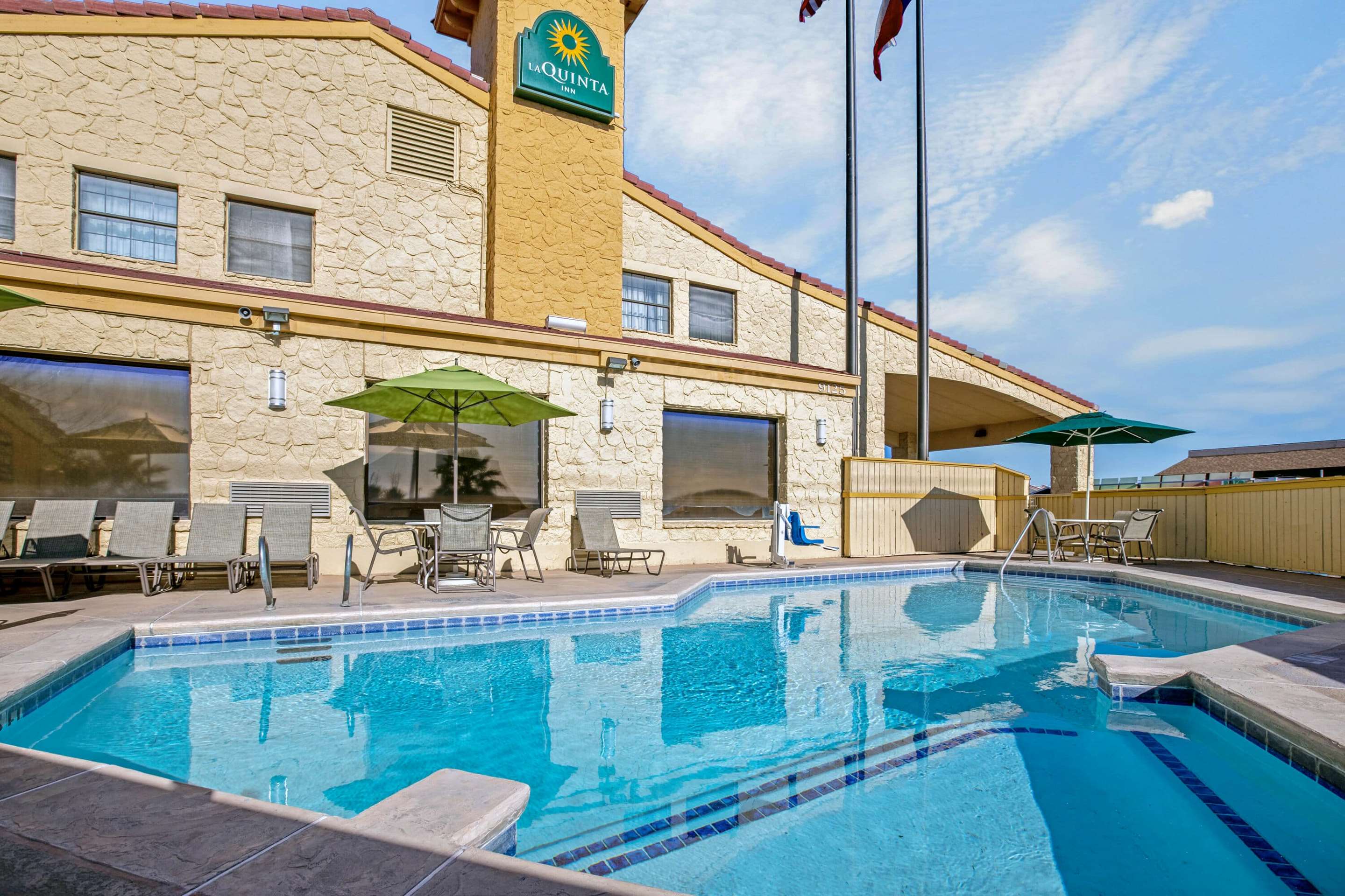 Pool | La Quinta Inn by Wyndham El Paso Cielo Vista