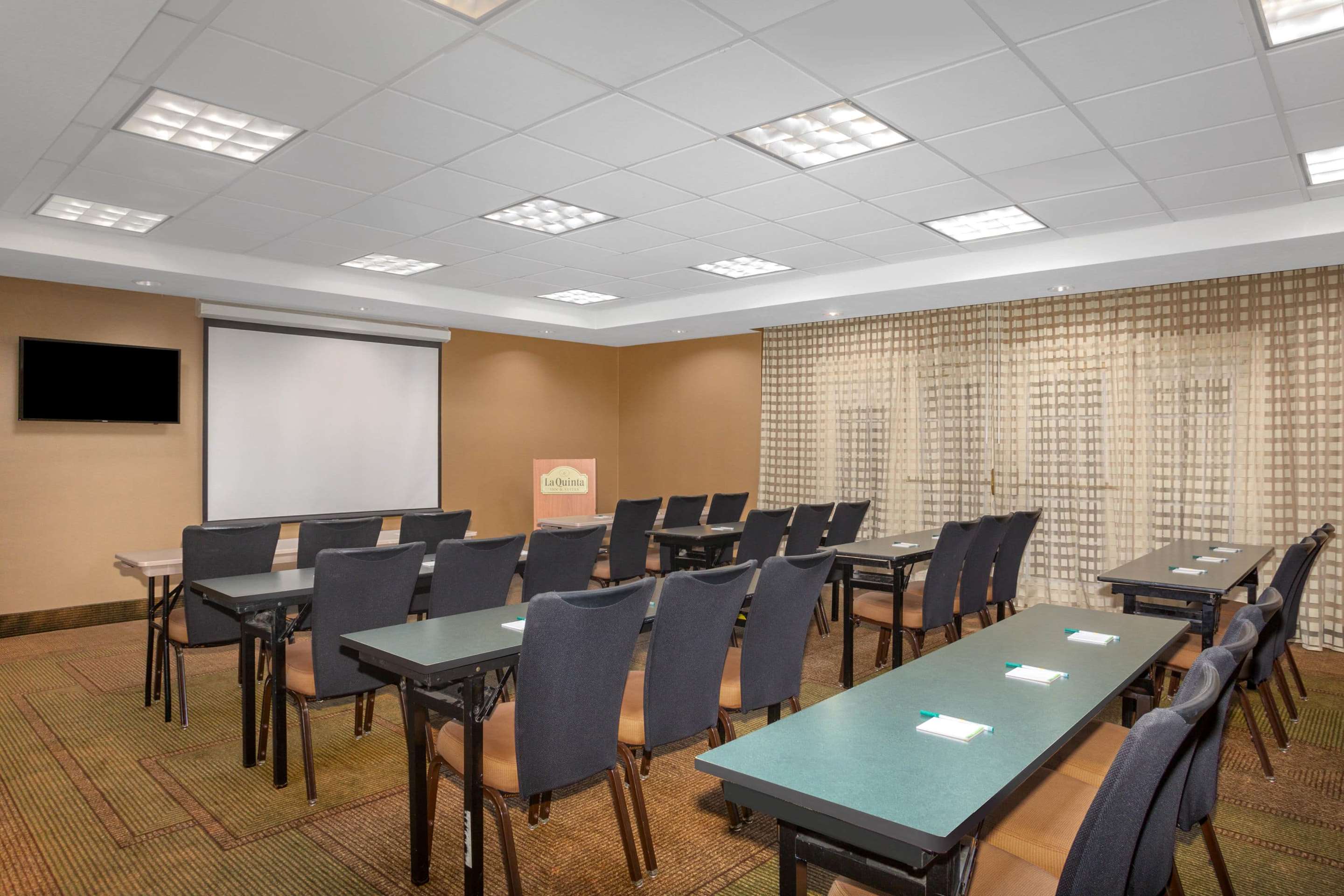Meeting Room | La Quinta Inn & Suites by Wyndham Charlotte Airport South