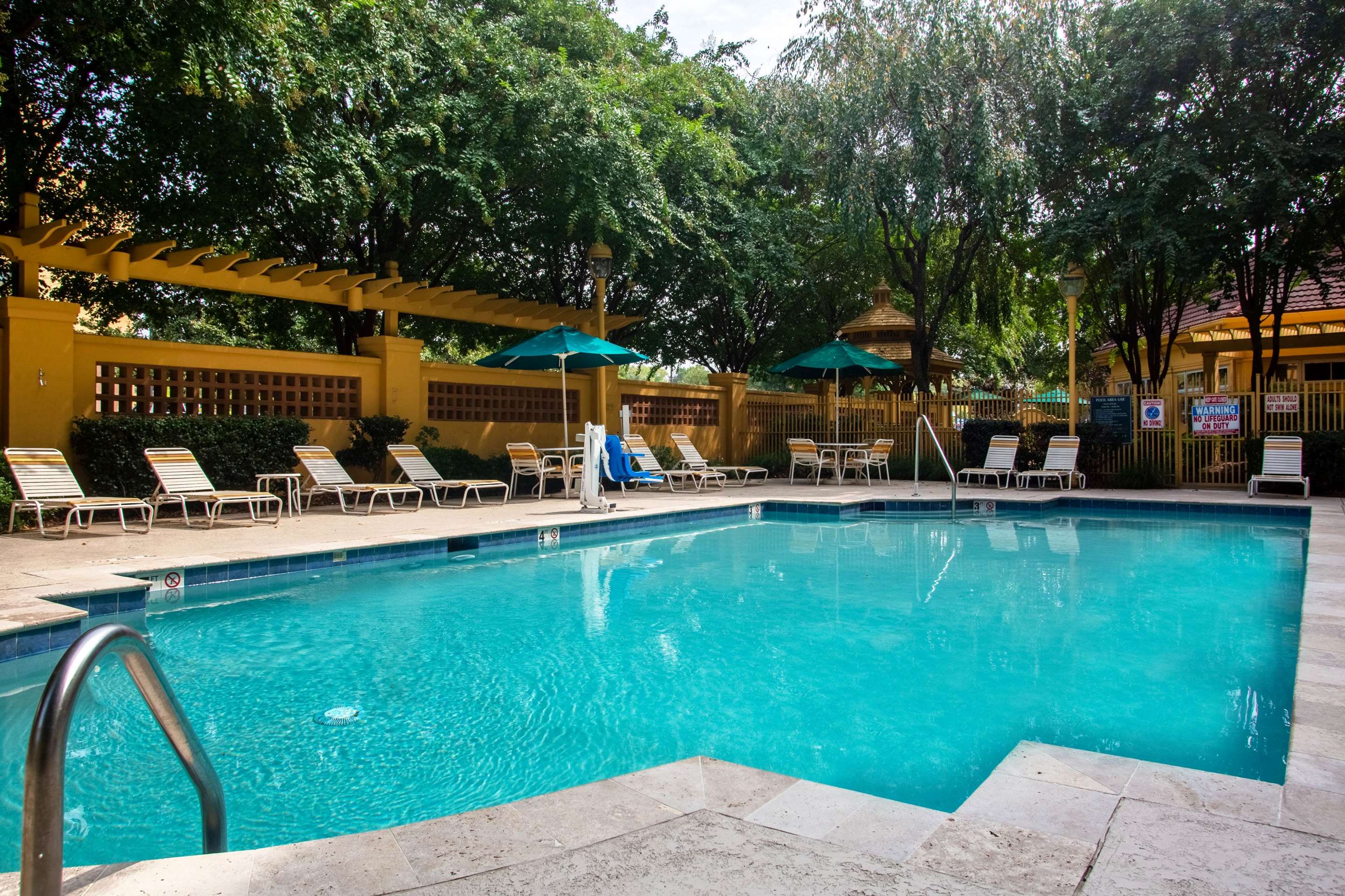 Pool | La Quinta Inn & Suites by Wyndham Charlotte Airport South