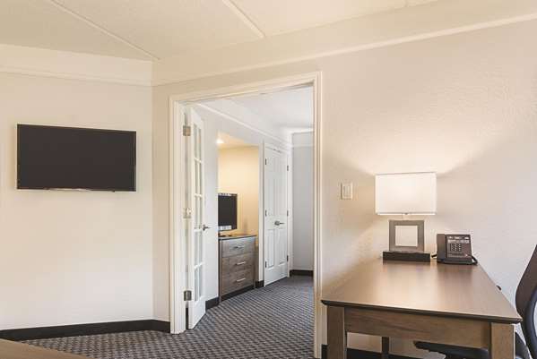 Suite - La Quinta Inn & Suites Perimeter Atlanta
