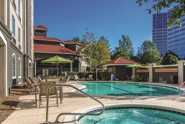 Pool - La Quinta Inn & Suites Perimeter Atlanta