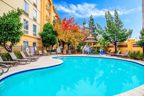 Pool - La Quinta Inn & Suites Fremont - I-880, Exit 13