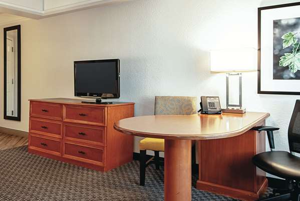  - La Quinta Inn & Suites Airport Ontario