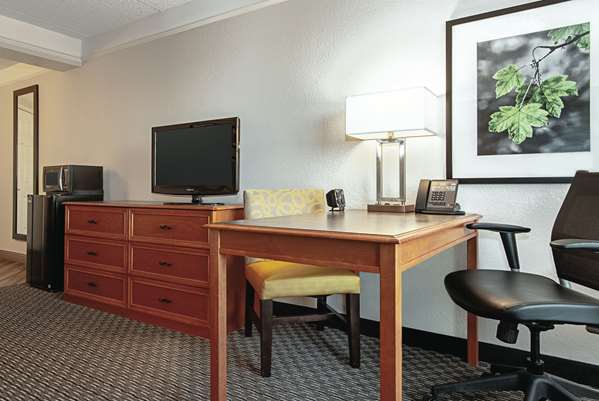  - La Quinta Inn & Suites Airport Ontario