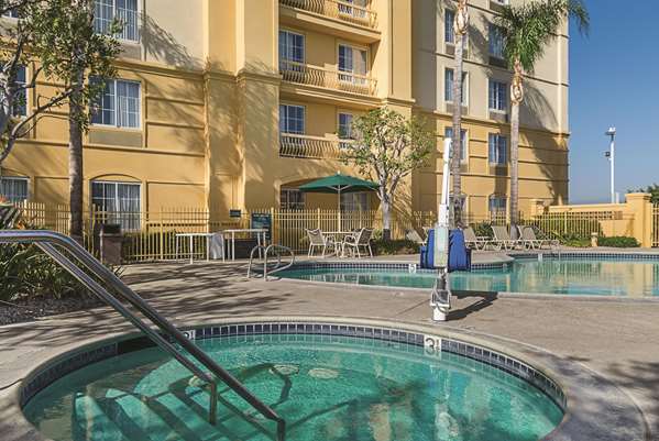Pool - La Quinta Inn & Suites Airport Ontario