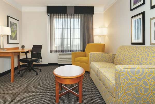Suite - La Quinta Inn & Suites Airport Ontario