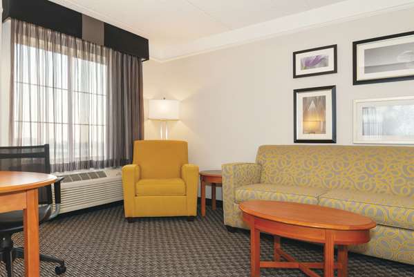  - La Quinta Inn & Suites Airport Ontario