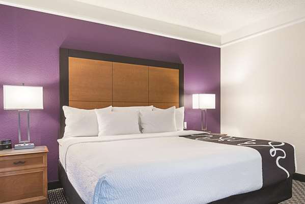 Suite - La Quinta Inn & Suites Airport Ontario