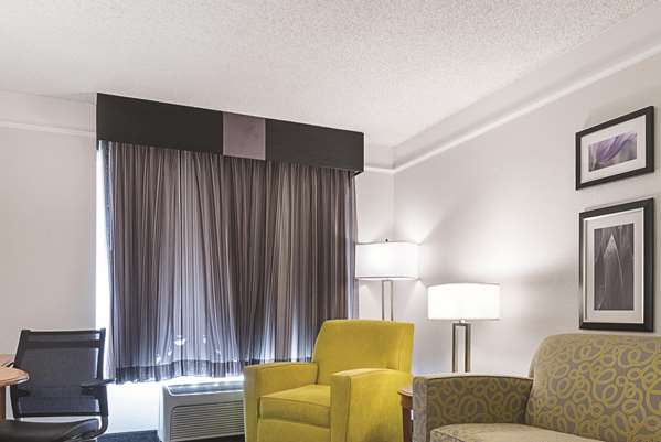 Suite - La Quinta Inn & Suites Airport Ontario