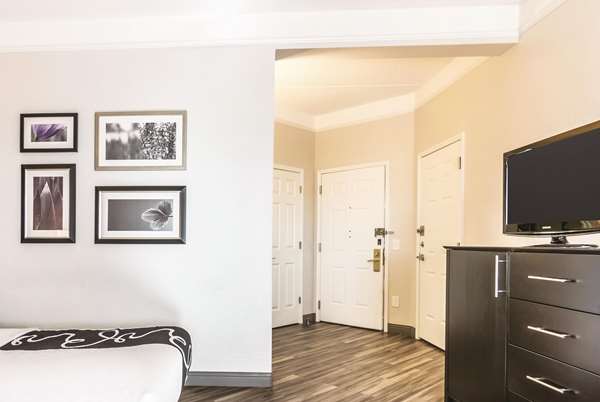  - La Quinta Inn & Suites Airport North Orlando