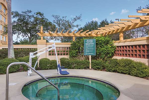 Pool - La Quinta Inn & Suites Airport North Orlando