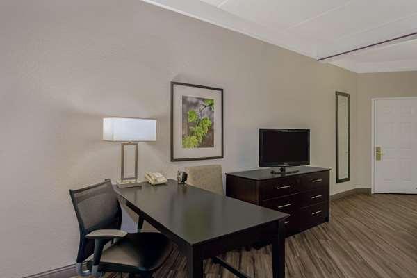  - La Quinta Inn & Suites Airport North Orlando
