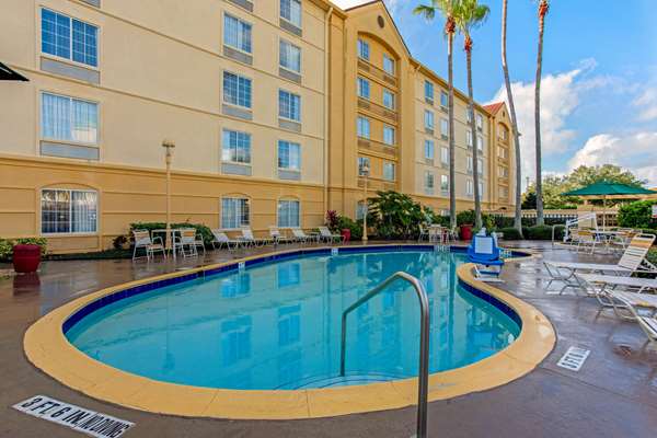 Pool - La Quinta Inn & Suites Airport North Orlando
