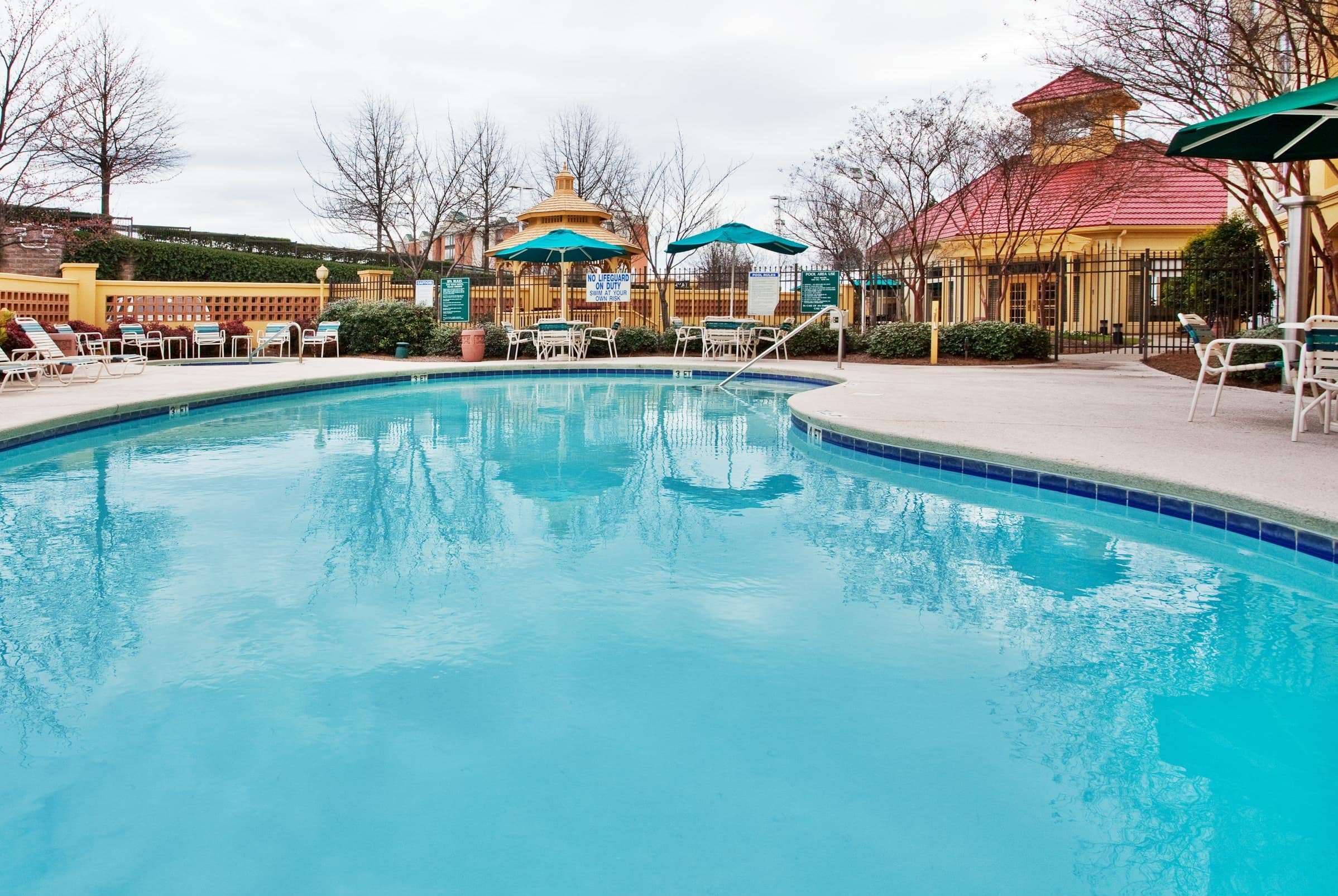 Pool | La Quinta Inn & Suites by Wyndham Greenville Haywood