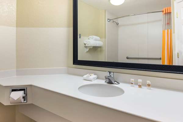  - La Quinta Inn & Suites Haywood Greenville