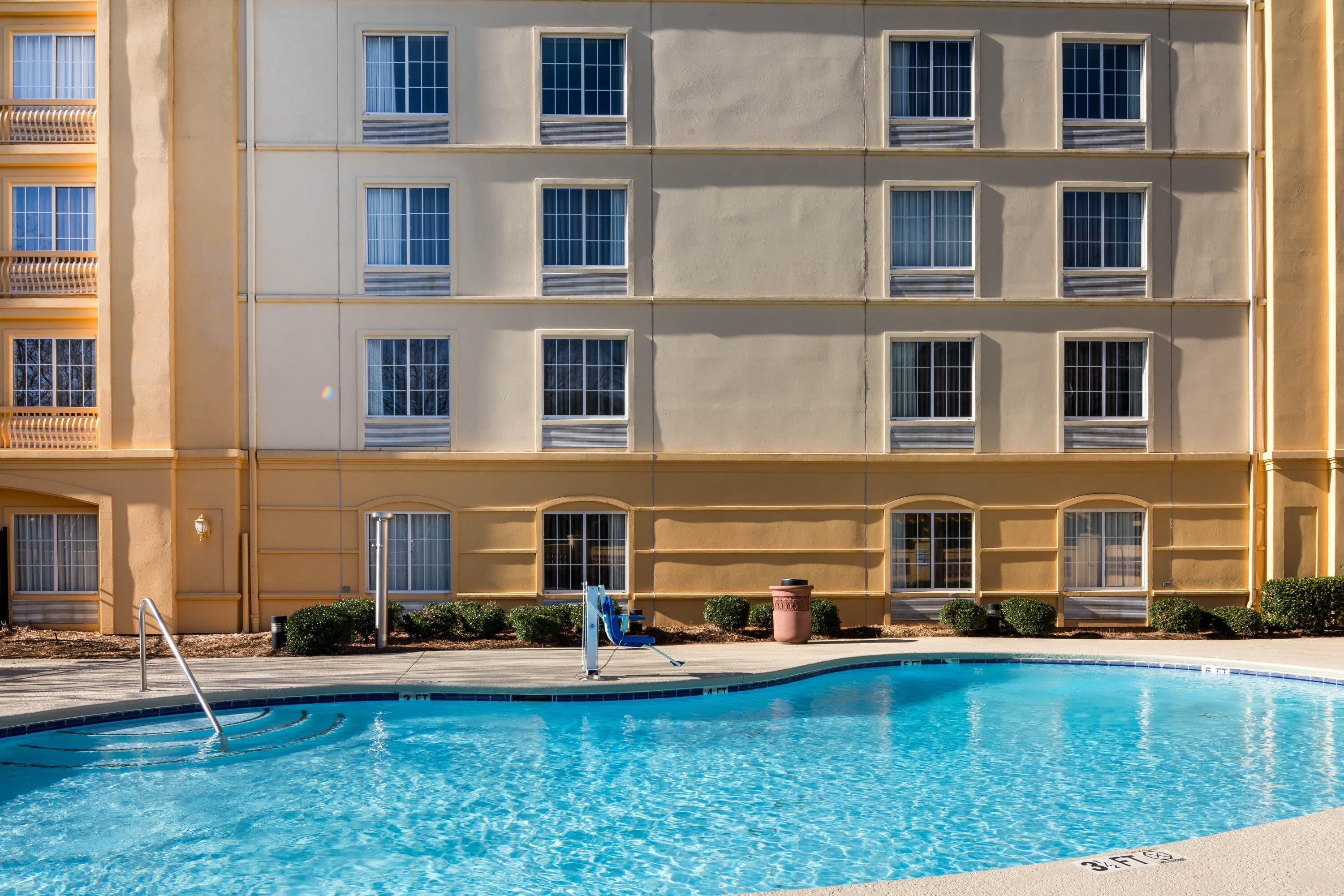 Pool | La Quinta Inn & Suites by Wyndham Greenville Haywood