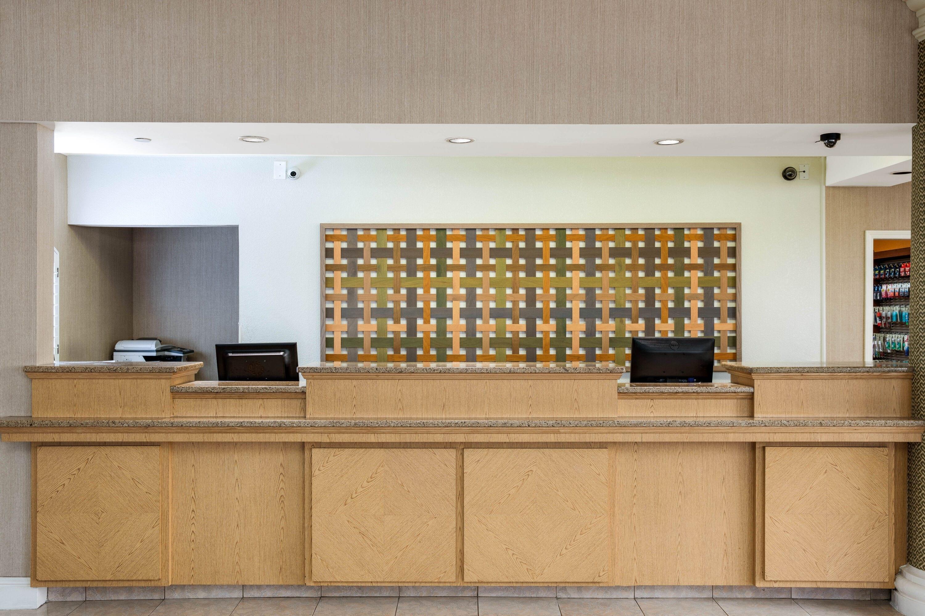 Lobby | La Quinta Inn & Suites by Wyndham Greenville Haywood