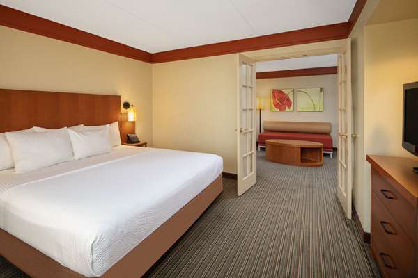 Suite - La Quinta Inn & Suites Cumberland Mall Atlanta - I-285, Exit 18