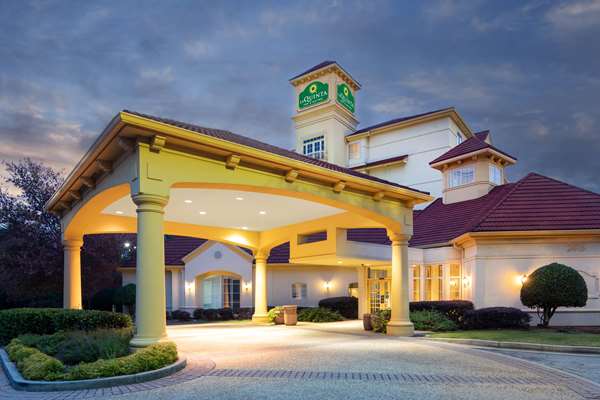 Exterior view - La Quinta Inn & Suites Cumberland Mall Atlanta - I-285, Exit 18