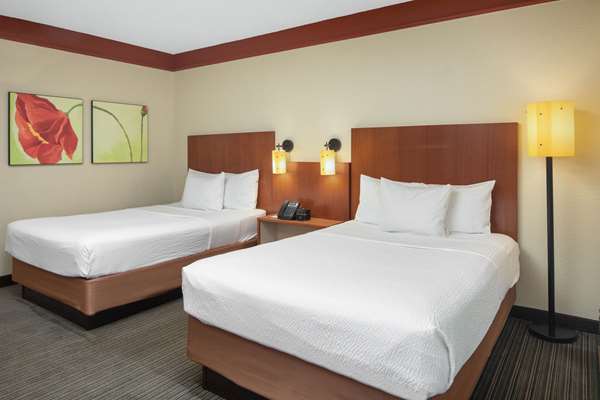  - La Quinta Inn & Suites Cumberland Mall Atlanta - I-285, Exit 18