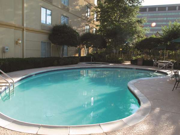 Pool - La Quinta Inn & Suites Primacy Parkway Memphis