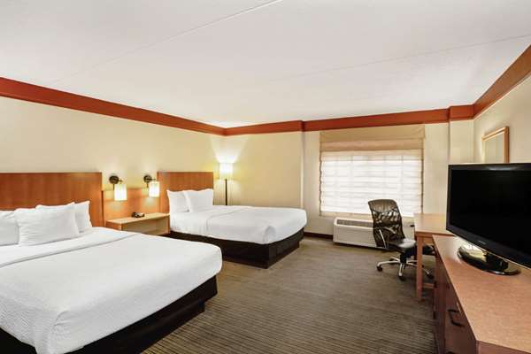  - La Quinta Inn & Suites Primacy Parkway Memphis